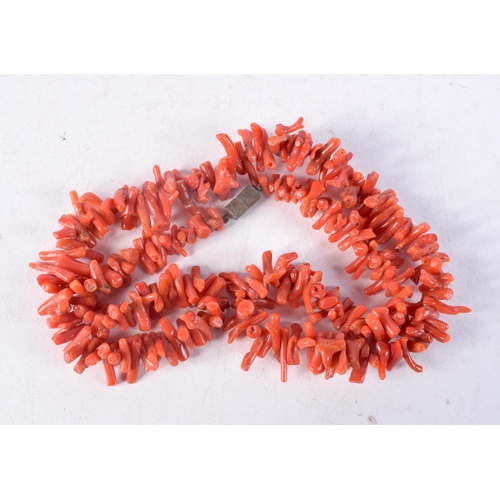 1434B - A CORAL NECKLACE. 46 cm long.