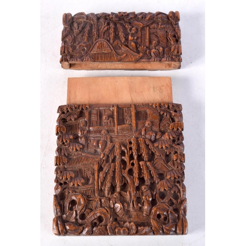 1437B - A 19TH CENTURY CHINESE CANTON CARVED SANDALWOOD CARD CASE AND COVER Qing. 10.5 cm x 7 cm.