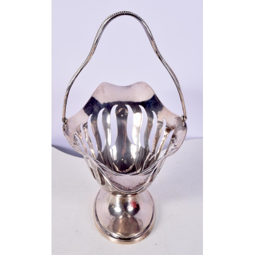 1447 - AN EDWARDIAN SILVER BASKET. Chester 1910. 236 grams. 20 cm x 12 cm.