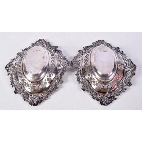 1458 - A PAIR OF LATE VICTORIAN SILVER PIERCED OPEN WORK DISHES. London 1896. 245 grams. 20 cm x 15 cm.