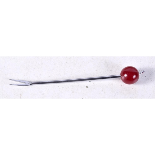 1465 - A SET OF ART DECO CHERRY AMBER CAPPED SPOONS together with a set of art deco glass knife rests. (qty... 