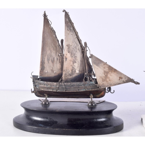 1499B - TWO SILVER BOATS. 220 grams overall. Largest 15 cm x 15 cm. (2)