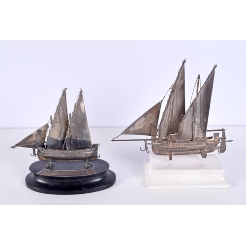 1499B - TWO SILVER BOATS. 220 grams overall. Largest 15 cm x 15 cm. (2)