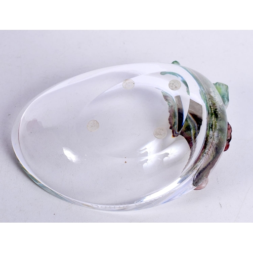 1499F - A FRENCH DAUM GLASS LIZARD DISH. 5 cm x 11 cm.