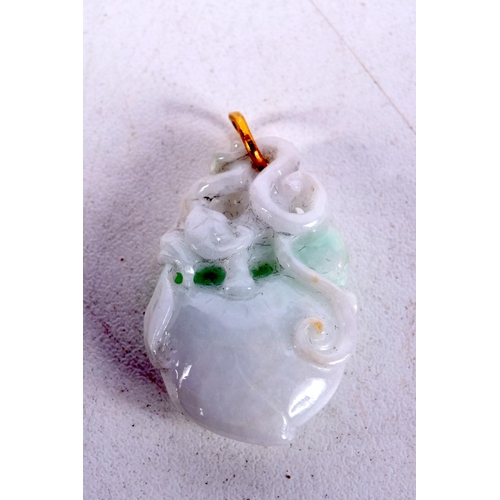 751 - A CHINESE JADE PENDANT.  3.2cm x 2.1cm, weight 9.5g