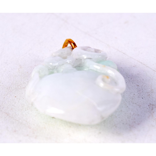 751 - A CHINESE JADE PENDANT.  3.2cm x 2.1cm, weight 9.5g