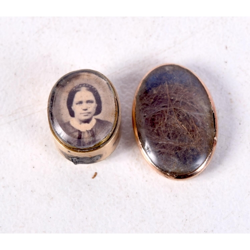 757 - TWO 18TH CENTURY MOURNING BUTTONS.  Largest 1.3cm x 0.9cm, total weight 1.6g )2)