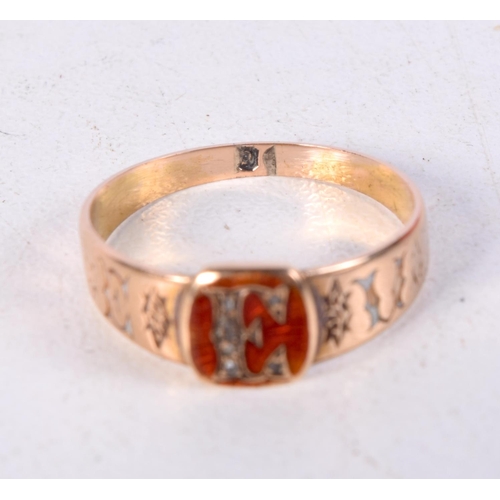 764 - AN 18CT GOLD AND ENAMEL SIGNET RING.  WITH A MONOGRAM 