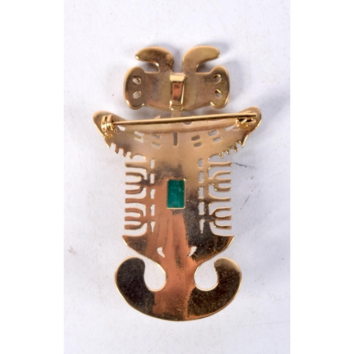 769 - SOUTH AMERICAN PRE-COLUMBIAN-STYLE GOLD AND EMERALD PENDANT/BROOCH FORMED AS A MYTHICAL CREATURE WIT... 