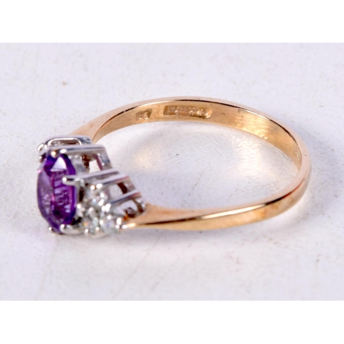 770 - A 9CT GOLD GEM SET RING.  Stamped 9K, Size M, weight 1.7g