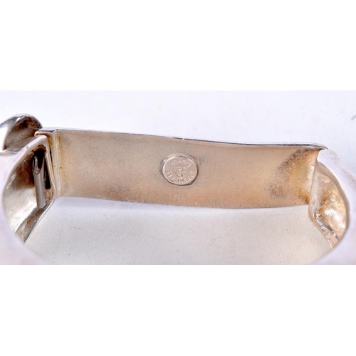 784 - A ROBERT LEE MORRIS DESIGN SILVER BRACELET.  Stamped 925, Internal 5.8cm x 4.6cm, weight 83.3g