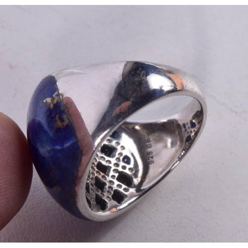 787 - A SILVER AND LAPIS RING.  Stamped 925, Size R, weight 9.4g