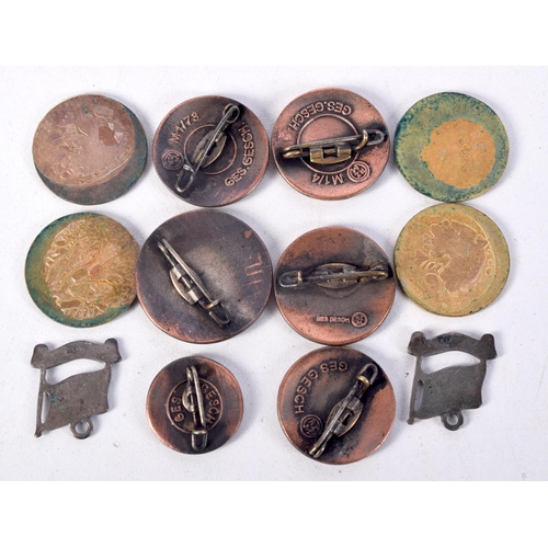 800 - A COLLECTION OF MILITARY BADGES AND ENAMEL PLAQUES.  Largest 2.6cm diameter (12)