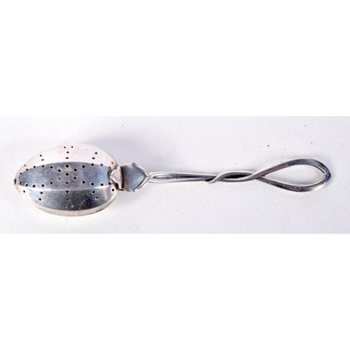 801 - A STERLING SILVER LOOSE TEA INFUSER.  Stamped Sterling, 14cm x 3.2cm, weight 29g