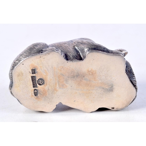 819 - A CONTINENTAL SILVER DOG WITH GEM SET EYES.  Stamped 88, 3.2cm x 6.5cm x 3.6cm, weight 60.3g