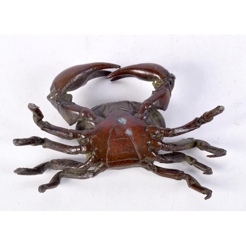 821 - A LARGE JAPANESE BRONZE CRAB.  10.4cm x 4.4cm