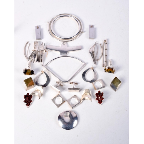 830 - A COLLECTION OF MODERN SILVER JEWELLERY CONSISTING OF FIVE PAIRS OF EARRINGS,  THREE RINGS, THREE PE... 