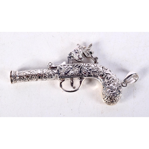 841 - A STERLING SILVER MINIATURE FLINTLOCK PISTOL PENDANT.  6.1cm x 3.7cm, weight 21.4g