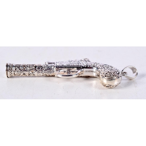 841 - A STERLING SILVER MINIATURE FLINTLOCK PISTOL PENDANT.  6.1cm x 3.7cm, weight 21.4g