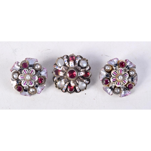 860 - AN AUSTRO HUNGARIAN SILVER AND GEM SET BROOCH WITH SIMILAR STYLE EARRINGS.  Stamped 835, 3cm diamete... 