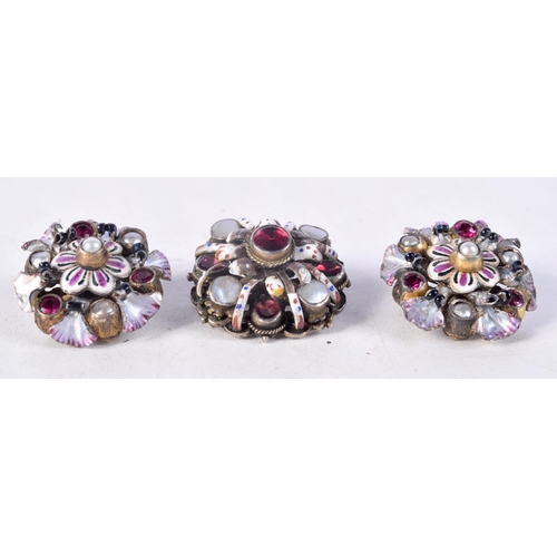 860 - AN AUSTRO HUNGARIAN SILVER AND GEM SET BROOCH WITH SIMILAR STYLE EARRINGS.  Stamped 835, 3cm diamete... 