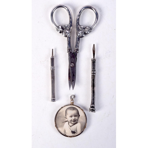 864 - FOUR WHITE METAL OBJECTS.  Scissors 9.7cm x 5cm, total weight 34.35g