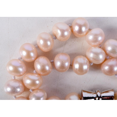 875 - A PINK PEARL NECKLACE.  Length 48cm, Pearl size 11.2mm, weight 85g