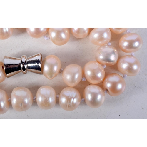 875 - A PINK PEARL NECKLACE.  Length 48cm, Pearl size 11.2mm, weight 85g