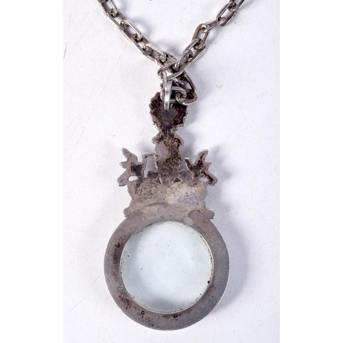 879 - A CONTINENTAL SILVER MAGNIFYING GLASS ON A CHAIN.  Magnifier stamped 900, Chain 72cm, Pendant 6.6cm ... 