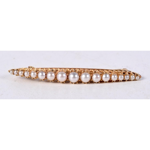 887 - AN EDWARDIAN GOLD AND PEARL BAR BROOCH.  5cm long, weight 4.5g