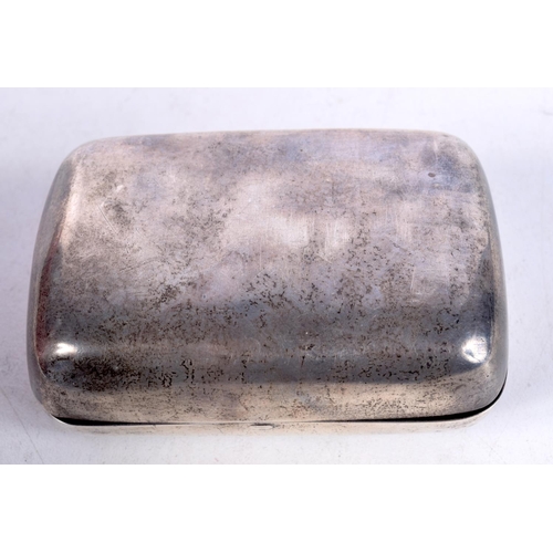 899 - A CONTINENTAL SILVER BOX AND COVER.  Stamped Sterling, 3.4cm x 8.6cm x 6cm, weight 87g