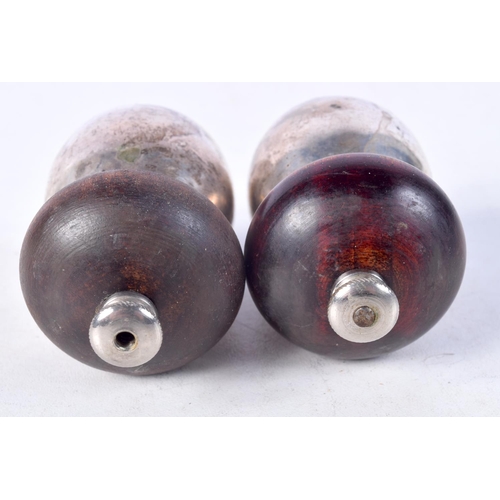 912 - TWO CONTINENTAL SILVER PEPPER MILLS.  Stamped Sterling Italy.  6.5cm x 4cm, total weight 155g