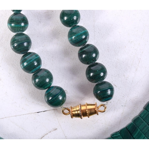 915 - A MALACHITE NECKLACE.  38cm long