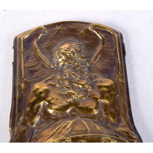 924 - A FINE ART NOUVEAU BRONZE PLAQUE depicting a winged male beneath a putti. 12 cm x 5 cm.