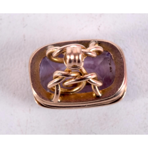 949 - AN ANTIQUE YELLOW METAL AMETHYST FOB SEAL. 3.5 grams. 2 cm x 1.5 cm.