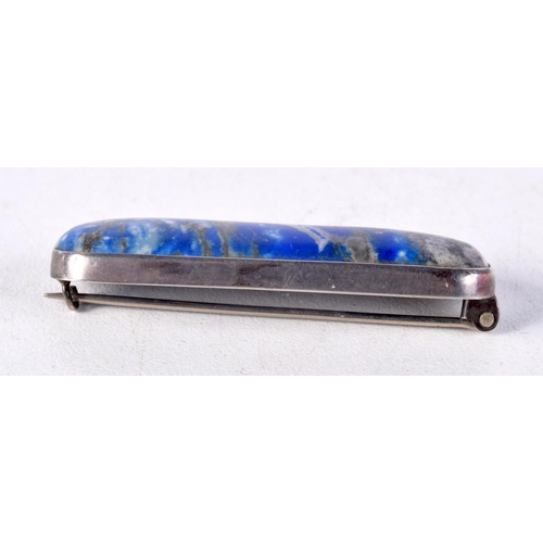 953 - AN ANTIQUE SILVER LAPIS LAZULI BROOCH. 4.5 cm x 1.5 cm.