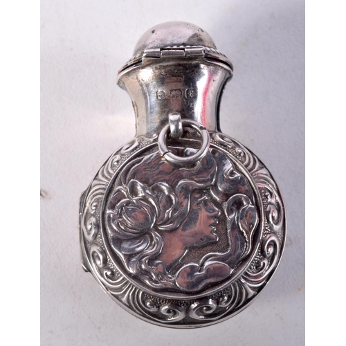 977 - AN EDWARDIAN SILVER AND ENAMEL SCENT BOTTLE. 17 grams. Birmingham 1905. 5 cm x 3.5 cm.