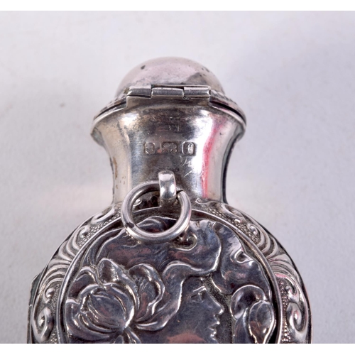 977 - AN EDWARDIAN SILVER AND ENAMEL SCENT BOTTLE. 17 grams. Birmingham 1905. 5 cm x 3.5 cm.