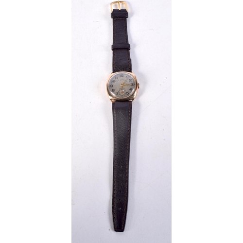 990 - A VINTAGE 9CT GOLD WRISTWATCH. 3 cm wide, strap 24.5 cm long.