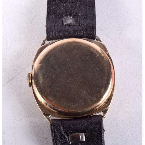 990 - A VINTAGE 9CT GOLD WRISTWATCH. 3 cm wide, strap 24.5 cm long.