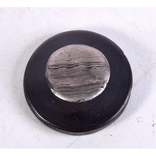 993 - A 19TH CENTURY JAPANESE MEIJI PERIOD MIXED METAL BUTTON. 9 grams. 2.25 cm wide.