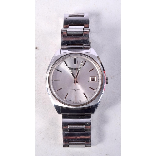 995 - A SEIKO WRISTWATCH. 3.75 cm wide inc crown.