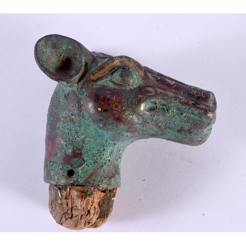 1530 - AN UNUSUAL CHINESE BRONZE DEER HEAD GOLD INLAID POLE FINIAL possibly Qing, within a fitted hardwood ... 