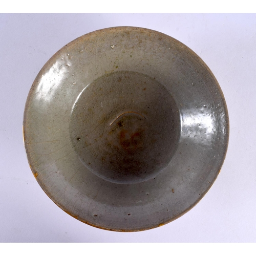 1567 - A RARE 15TH/16TH CENTURY KOREAN CELADON STONEWARE BOWL. 14 cm diameter.