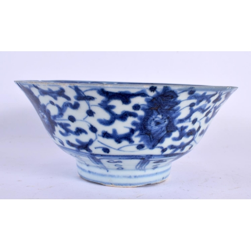 1572 - AN EARLY CHINESE BLUE AND WHITE WATER DROPPER together with a bowl & brush washer. Largest 15 cm wid... 