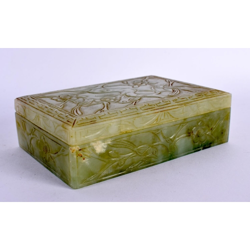 1583 - AN EARLY 20TH CENTURY CHINESE CARVED JADE BOX AND COVER Late Qing/Republic. 13 cm x 9 cm.