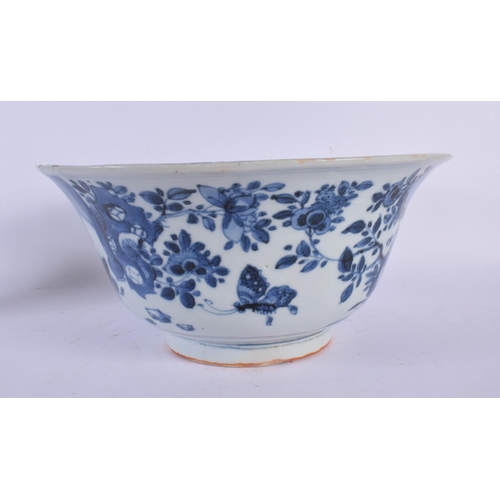 1584 - A LARGE 16TH/17TH CENTURY CHINESE BLUE AND WHITE PORCELAIN BOWL Ming/Qing, painted with figures with... 