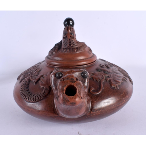 1591 - A RARE EARLY 20TH CENTURY CHINESE YIXING POTTERY TEAPOT AND COVER Late Qing/Republic, of unusually l... 