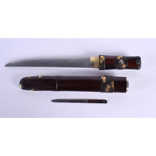 1663 - A FINE 18TH CENTURY JAPANESE EDO PERIOD LACQUER AND MIXED METAL TANTO with silver and gold leaf inla... 