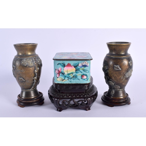 1669 - A PAIR OF 19TH CENTURY JAPANESE MEIJI PERIOD BRONZE VASES together with a canton box. Largest 9 cm h... 